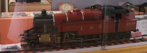 LMS_London_Midland_Scotish_Railway_2435_1-C-2_rot_Spur_2_Museum_Schramberg.jpg