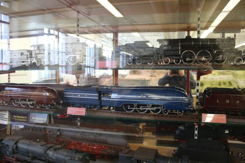 LMS_London_Midland_Scotish_Railway_Stromlinienlokomotive_rot_blau_Coronation_class_Spur_2_Museum_Schramberg-1.jpg
