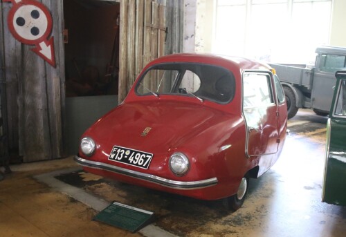 Fuldamobil NWF 200 für schwerbehinderte Lenkradsteuerung rot Automuseum Schramberg 2025 Mai (1)