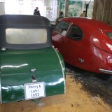 Fuldamobil_NWF_200_fur_schwerbehinderte_Lenkradsteuerung_rot_Automuseum_Schramberg_2025_Mai-1g