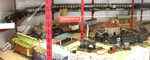 Spur_1_alte_Modelle_historisch_altes_Spielzeug_Museum_Schramberg-5.jpg