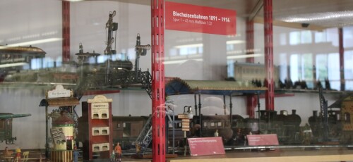 Spur_1_alte_Modelle_historisch_altes_Spielzeug_Museum_Schramberg-6.jpg