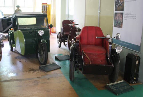 Kriegsversehrten fahrbarer Rollstuhl Nachkriegszeit Krause Piccolo Trumpf Petri und Lehr Dreiradroll