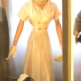 Kleid_Unterwasche_Dessous_Nylonstrumpfe_Mieder_50er_Jahre_Mode_Nachkriegsdeutschland_Wiederaufbau_Wirtschaftswunder_Schramberg_Museum_Automuseum_2025_mai-2