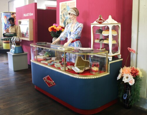 g Trumpf Schokolade Laden Verkauf 50er Jahre Nachkriegsdeutschland Wiederaufbau Wirtschaftswunder Sc