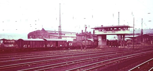 1967 Koblenz Bahnhof Stellwerk Güterwagen Güterzug