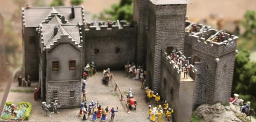 ca_Burg_Turm_Mauer_Ritterspiele_spates_Mittelalter_fruhe_Neuzeit_deutsche_Geschichte_Miniaturwunderland-2.jpg