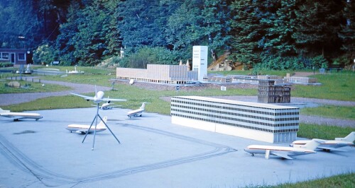 Saarbücken 1969 deutsch französischer Park Flughafen Hochhäuser 60er 70er JAhre