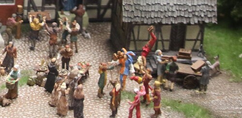 cf_Marktplatz_Gaukler_Handler_BauernKirche_Gehangte_Tote_im_Kafig_spates_Mittelalter_fruhe_Neuzeit_Miniaturwunderland_Miwula_Hamburg_H0-3.jpg
