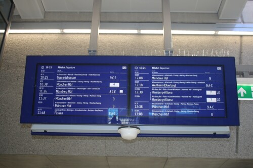 Augsburg ZugzielanzeigeUnterführung zu den Gleisen Empfangsgebäude Hauptbahnhof Hbf Bahnhof 2025 Aug