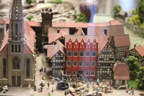 dd_Marktplatz_Barock_Zeitalter_deutsche_Geschichte_Miniaturwunderland_Hamburg_H0_a-1.jpg