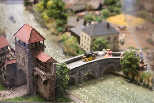 de_Brucke_Flus_Postkutsche_Barock_Zeitalter_deutsche_Geschichte_Miniaturwunderland-1.jpg