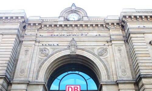 Magdeburg Hauptbahnhof Hbf Empfangsgebäude Bahnhof 2025 08 (3)