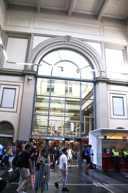 Magdeburg Hauptbahnhof Hbf Empfangsgebäude Bahnhof 2025 08 (7)