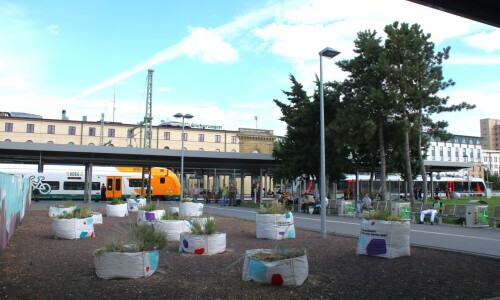 Magdeburg Straßenbahn Hauptbahnhof Hbf Empfangsgebäude Bahnhof (1)