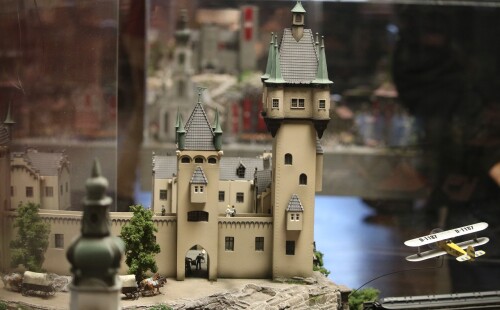gb_Schloss_Burg_1.-Weltkrieg_Weimarer_Republik_deutsche_Geschichte_Miniaturwunderland-1.jpg