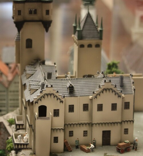 gb_Schloss_Burg_1.-Weltkrieg_Weimarer_Republik_deutsche_Geschichte_Miniaturwunderland-2.jpg