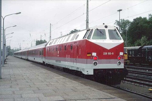 BR 229 DR 118 V 180 Ceucescous Rache Intercity IC Produktfarben orientrot Epoche V Bahngarfield Chri