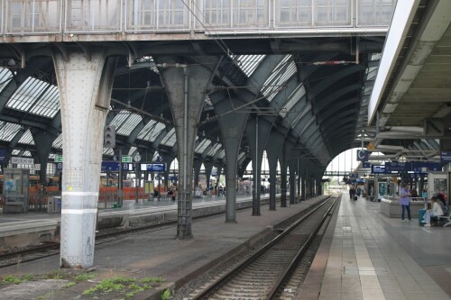 Karlsruhe Hbf Hauptbahnhof Bahnsteighalle b (1)