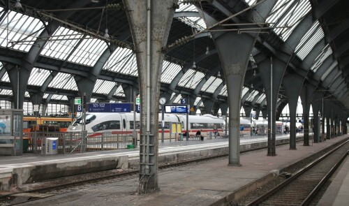 Karlsruhe Hbf Hauptbahnhof Bahnsteighalle c (3)