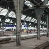 Karlsruhe_Hbf_Hauptbahnhof_Bahnsteighalle_c-3