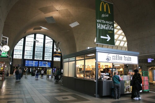 Karlsruhe Hbf Hauptbahnhof ag Empfangsgebäude Empfangshalle (8)