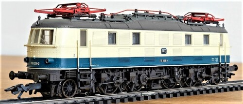 BR 118 E 18 DB ozeanblau (2)