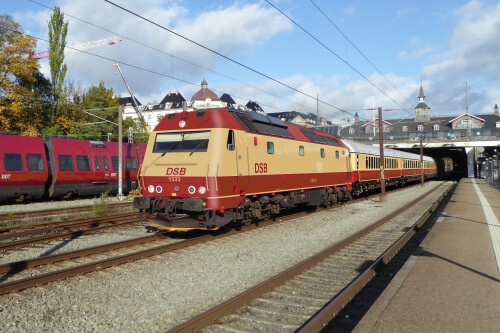 DSB ME 1500 E Lok BR 123 TEE Trans Europ Express IC Lok Intercity rot beige Bahngarfield Christian
