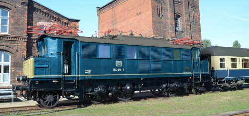 BR 104 E 04 ozeanblau beige DB Bahngarfield Christian