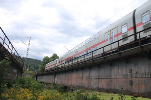IC Doppelstockwagen BR 147 Tuttlingen Bahnhof Donau Eisenbahnbrücke 2025 Sep (2)