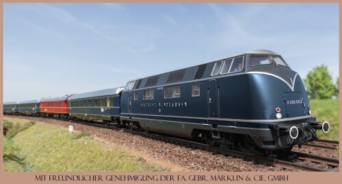 V200 002 Märklin Trix Insider H0 BR220 002 F Zug Senator stahlblau RAL 5011 (2)