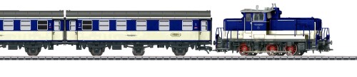 BR_260_261_360V_60_Pop_Art_Umbauwagen_3Achser_blau_Privatbahn_Nebenbahn_Diesellok-2.jpg