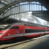 TGV_Designstudie_rot_Le_capitol_PSE_Design_SNCF_Roco_H0_bahngarfield_Christian-b
