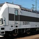 DSB_BR_103_Vectron_weis_rot_bahngarfield_Christian-a