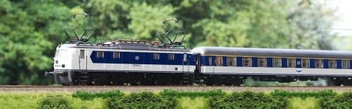 E_18_BR_118_DB_DRG_Pop_Art_Lackierung_Epoche_3_4_blau_S-Bahn_Munchen_ET_420-2.jpg