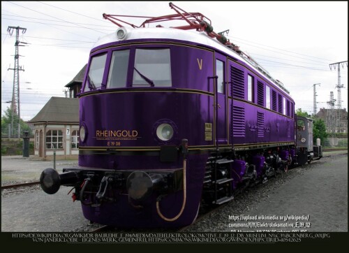E_19_12_BR_119_DRG_Rheingold_Express_Zug_viollet_violett_DB_Museum-a.jpg