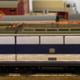 E_03_BR_103_750_Prototyp_DB_Pop_Art_blau_weis_Silber-1