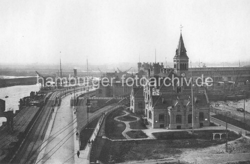 1880-Blick-auf-den-unteren-Ellerholzhafen-u.-Kohlekai-im-Hamburger-Hafen-Verwaltungsgebaude-und-Durchfahrt-vom-Kaiser-Wilhelm-Hafen.jpg