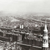 Hamburger_Speicherstadt_Michel_Venloer_Bahnhof_Hafenbahn_Luftbild_historisch-1