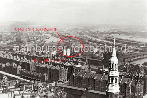 Hamburger_Speicherstadt_Michel_Venloer_Bahnhof_Hafenbahn_Luftbild_historisch-2.png