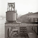 1934_Hamburger_HAfen_HafenbahnHalbportalkrane_Kaiserkai_Sandtorhafen