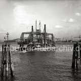 1950-Eisenbahnfahre-Fahrschiff-II-Guterwaggons-Kohlbrandtrajekt-verbindet-Waltershof-mit-Steinwerder-1