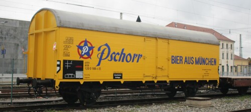 Hacker_Pschorr_Guterwagen_gelb_dreiachser_Nordlingen_BW_bayrisches_Eisenbahnmuseum.jpg