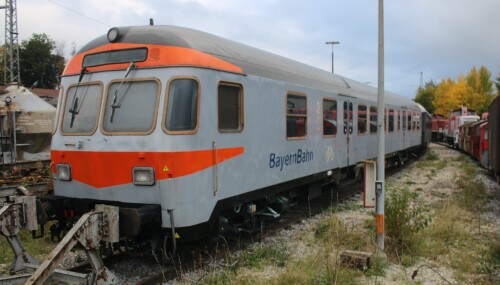 Nordlingen_Bahnhof_BB_Bayernbahn_Silberling_Steuerwagen_Karlsruher_Kopf_orange-2.jpg