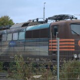 BR_151_HSL_braun_Nordlingen_Bahnhof_BB_Bayernbahn-1