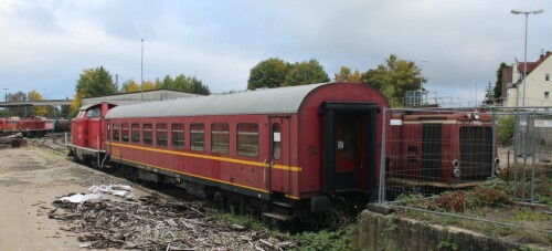 BR_212_V_100_Mitropa_Speisewagen_rot_Nordlingen_Bahnhof_BB_Bayernbahn-4.jpg