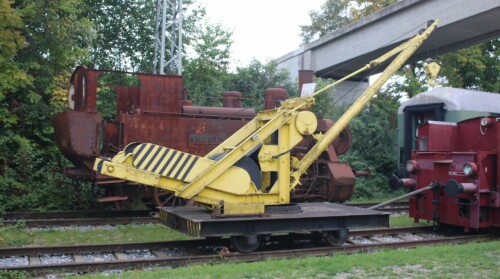 Nordlingen_Schienen_Kohle_Drehkran_BW_bayrisches_Eisenbahnmuseum_gelb.jpg