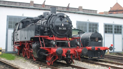 BR_64_305_Lokschuppen_Nordlingen_BW_bayrisches_Eisenbahnmuseum.jpg