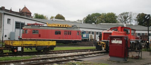 Turmtriebwagen_rot_Kof_3_Lokschuppen_Nordlingen_BW_bayrisches_Eisenbahnmuseum.jpg