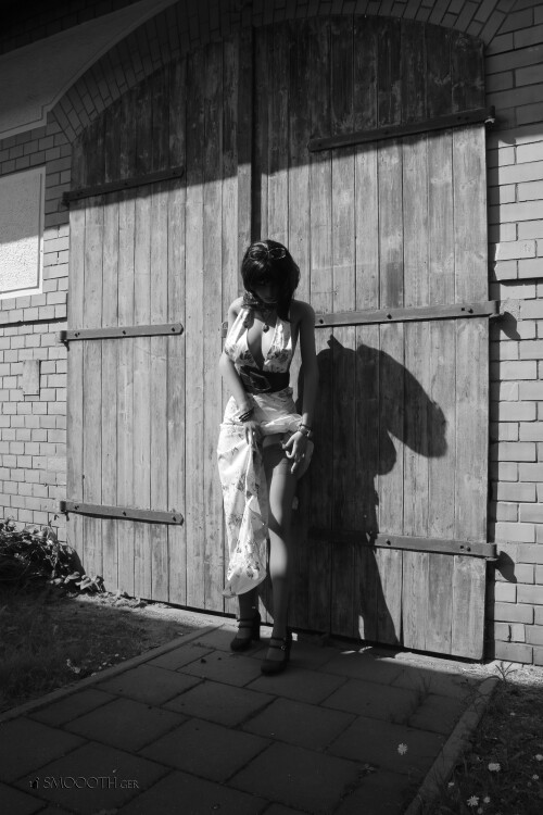 20260805 Smoooth Zelex ZXER 223 sexy Doll Katy in Warnemünde harbour sexy skirt bw (4)